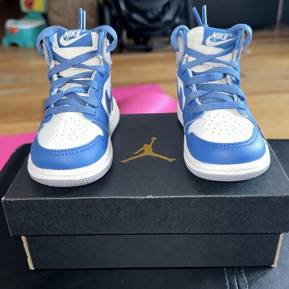 JORDAN RETRO 1 HIGH OG TRUE BLUES WHITE CEMENT GRAY 6C - Picture 4 of 10